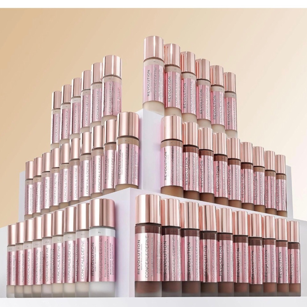 Makeup Revolution Conceal and Hydrate Radiance Foundation F10 - Picture 6 of 9